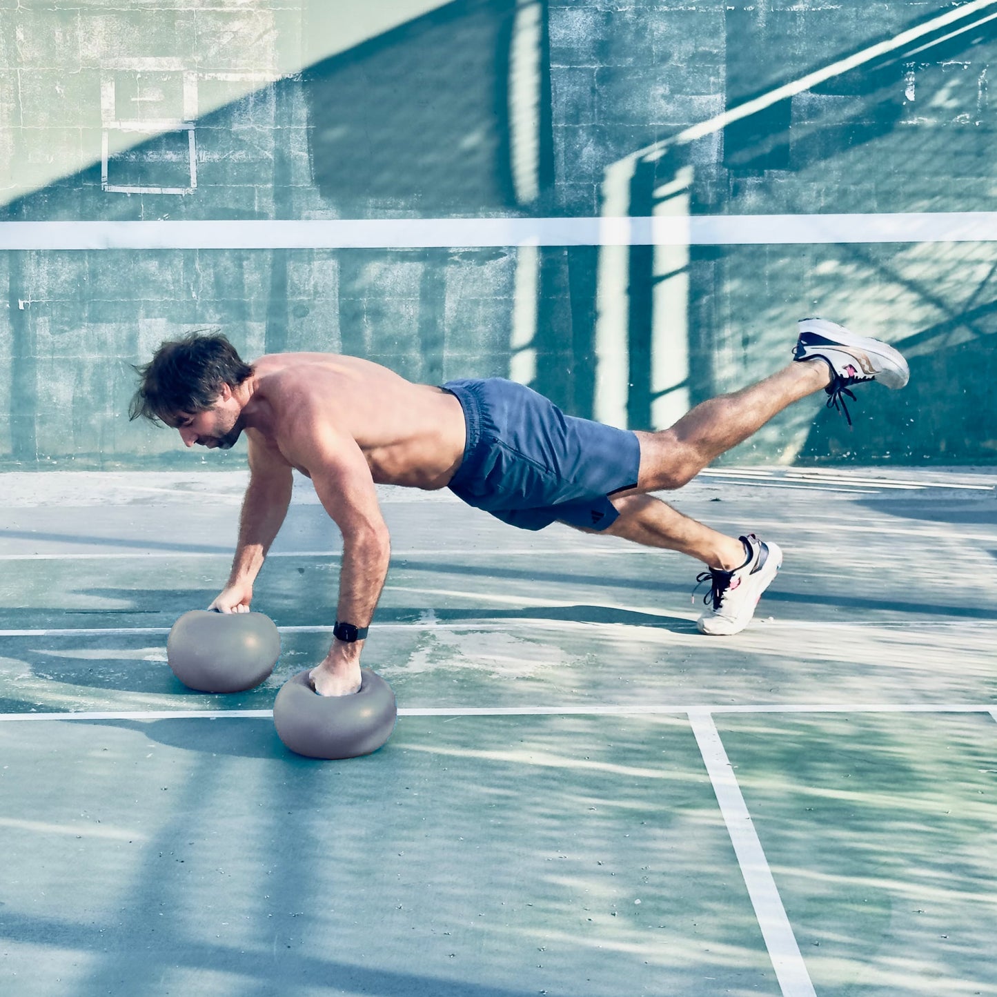 Pack of two Logic Workout fitballs + travel bag
