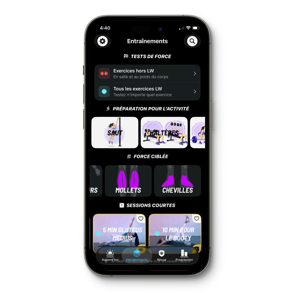 The Workouts tab in the French version of the app: strength tests, activity preparation and focused strength